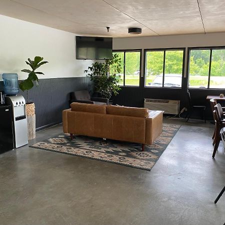 The Hemlock Inn Loudonville المظهر الخارجي الصورة
