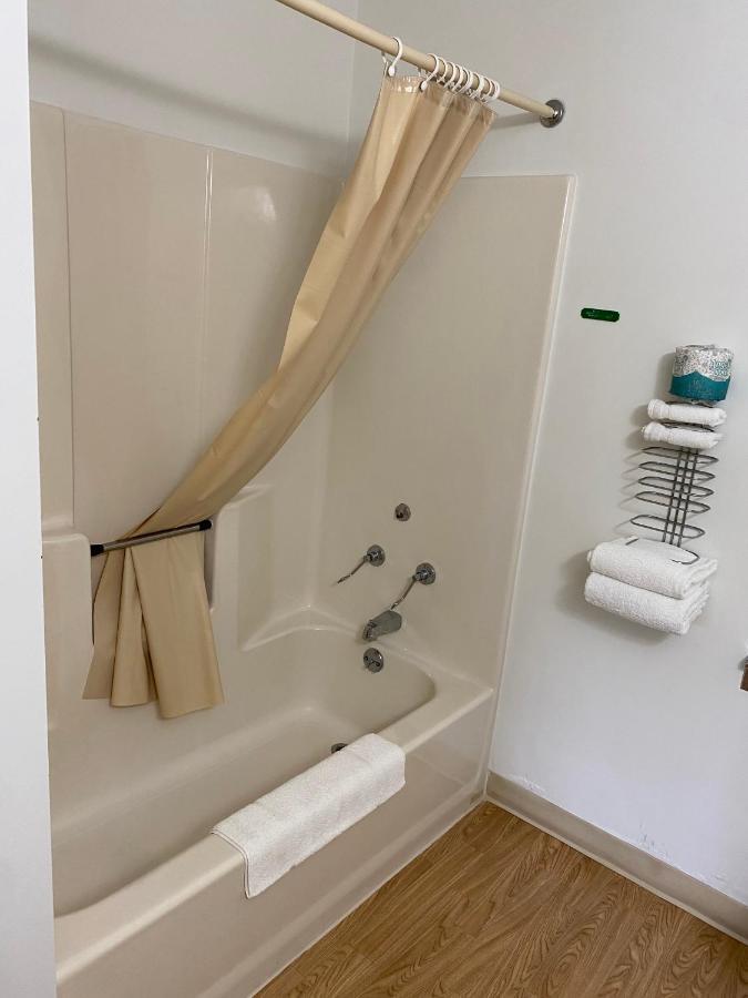 The Hemlock Inn Loudonville المظهر الخارجي الصورة