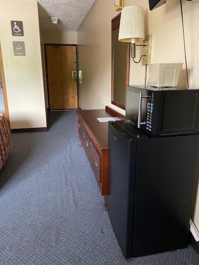 The Hemlock Inn Loudonville المظهر الخارجي الصورة