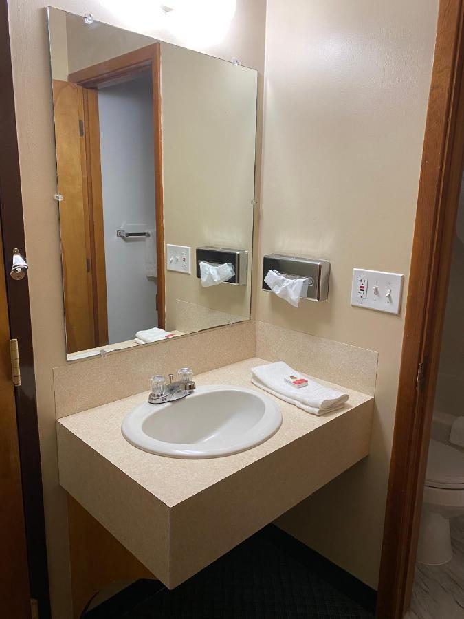 The Hemlock Inn Loudonville المظهر الخارجي الصورة